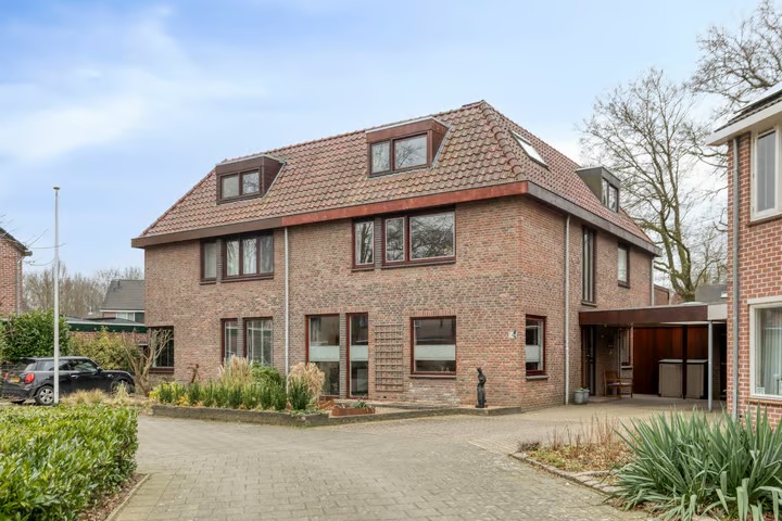 Geschakelde 2-onder-1-kapwoning Dinant Dijkhuisstraat 194 in Hengelo