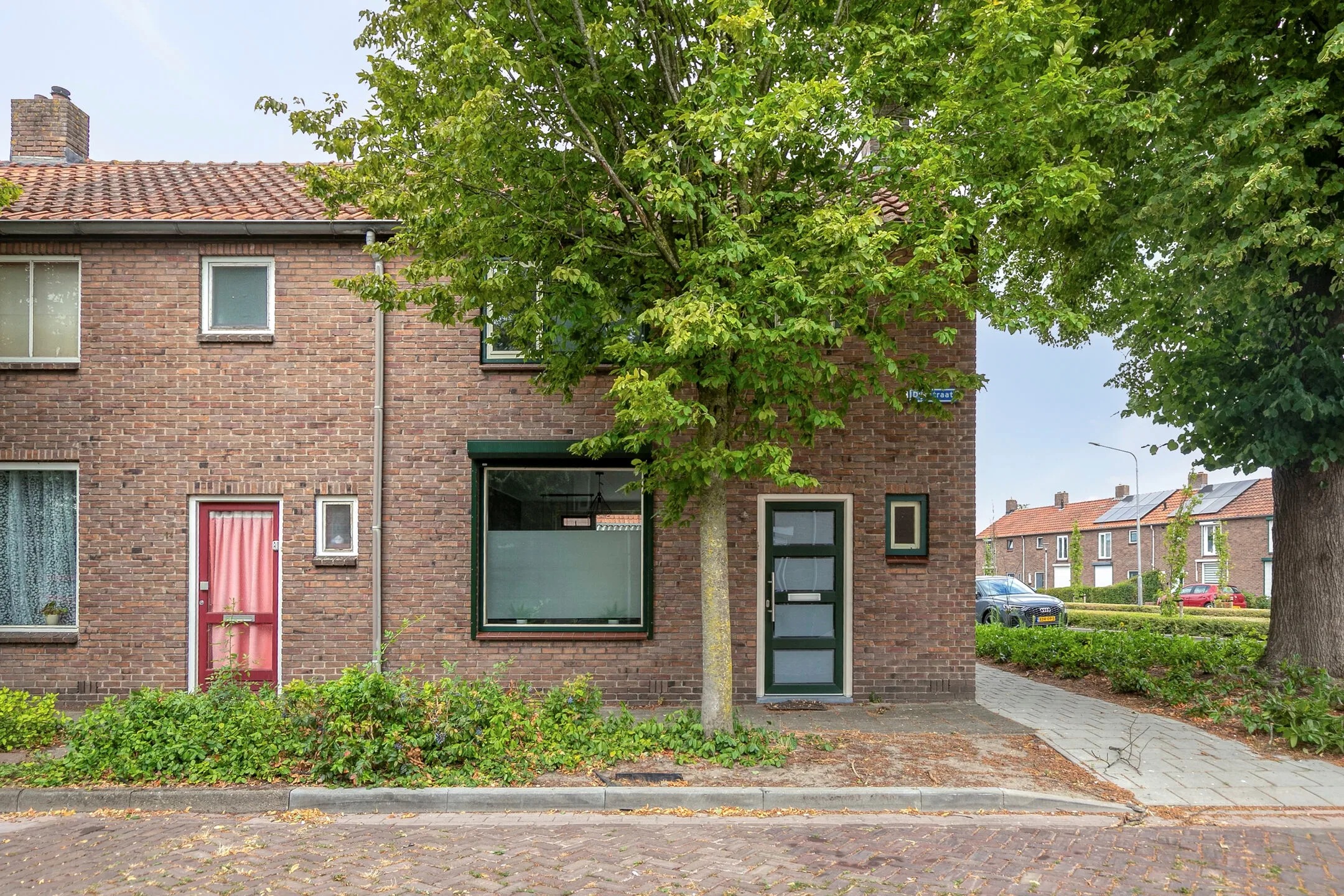 Hoekwoning Dijkstraat 16 in Sas van Gent