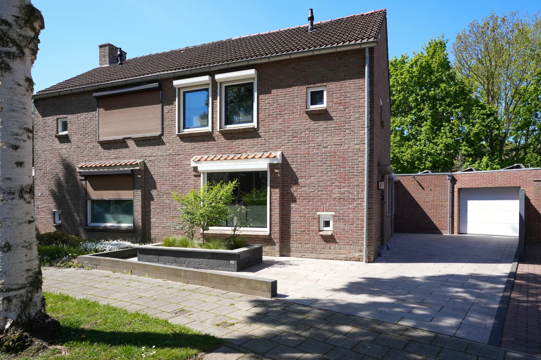 2-onder-1-kapwoning Azaleastraat 18 in Geleen