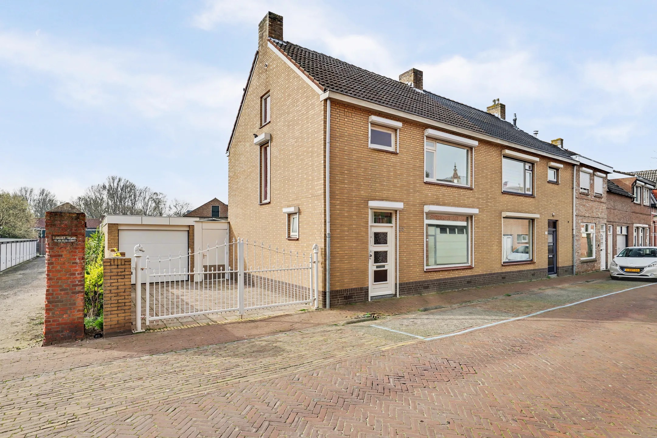 2-onder-1-kapwoning Berenstraat 22 in Steenbergen
