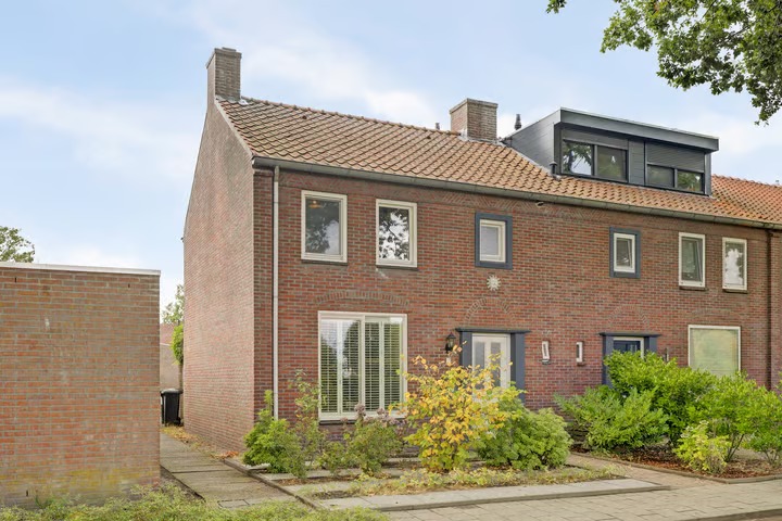 Eindwoning Karel Doormanlaan 23 in Best