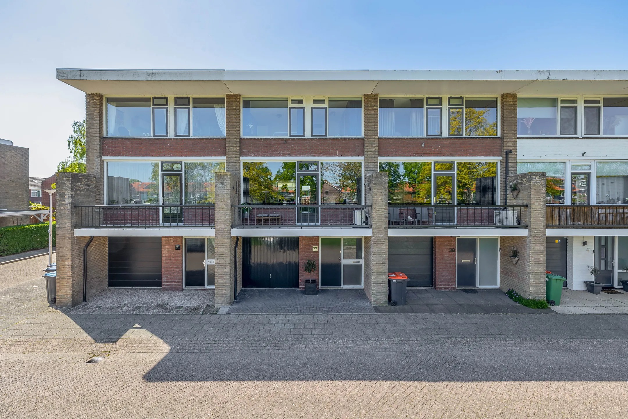 Tussenwoning (drive-in woning) Frank van Borselenstraat 37 Brielle