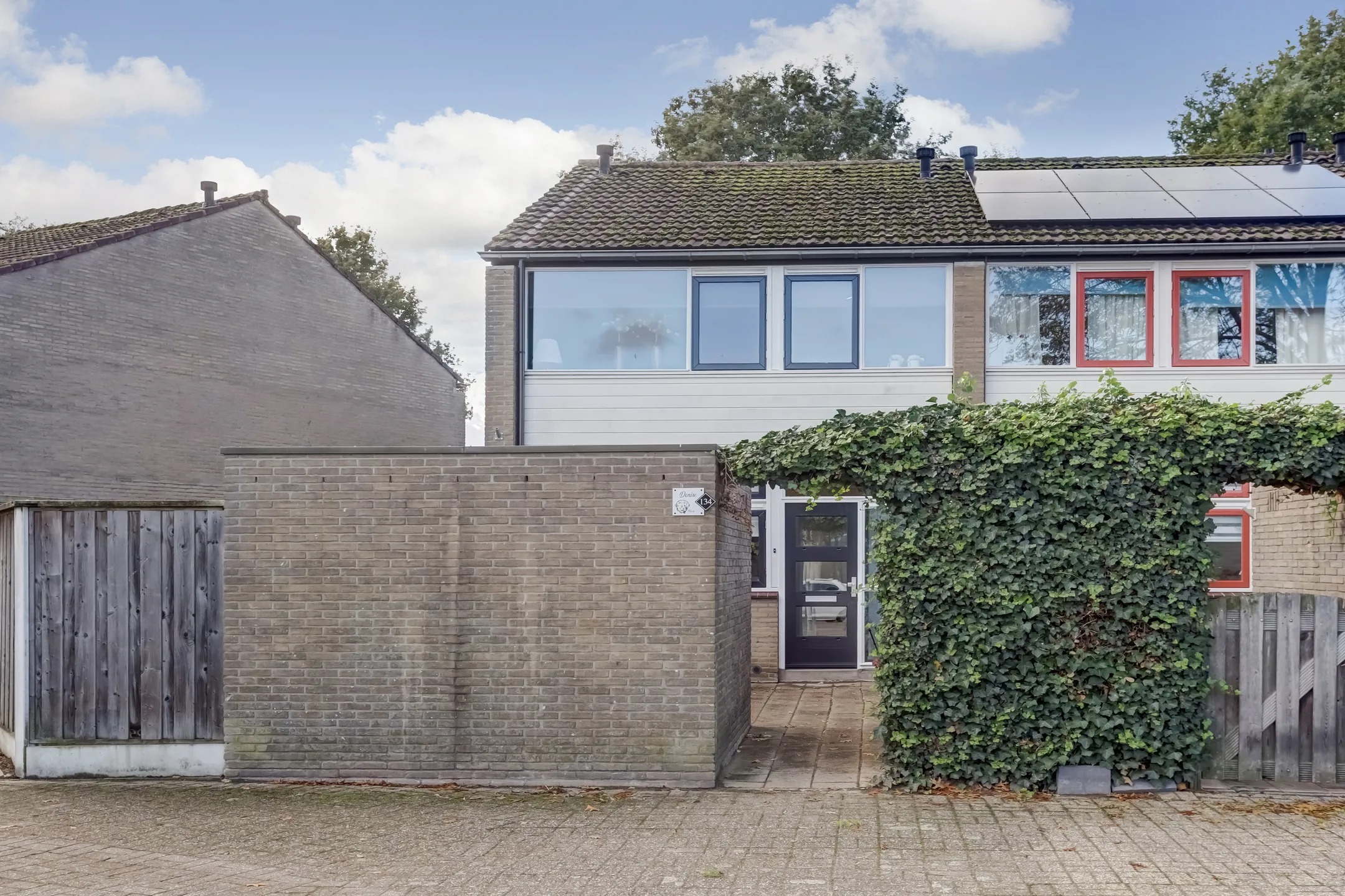 Hoekwoning Sypesteyn 134 in Almelo