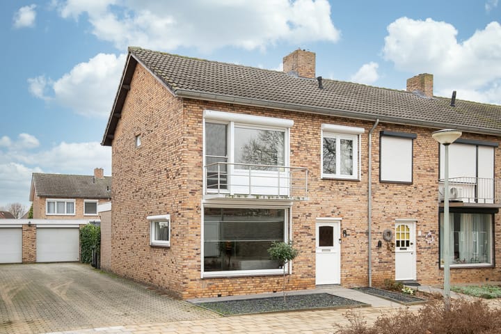 Hoekwoning Van Mereheymstraat 6 in Herten