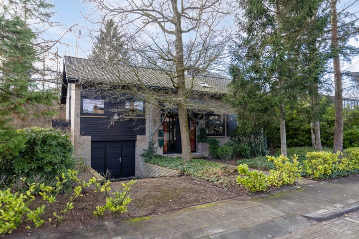 Vrijstaande woning Burgemeester van Beugenstraat 16 in Oosterhout