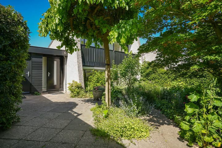 Tussenwoning (split-level woning) Buizerdstraat 6 in Leerdam