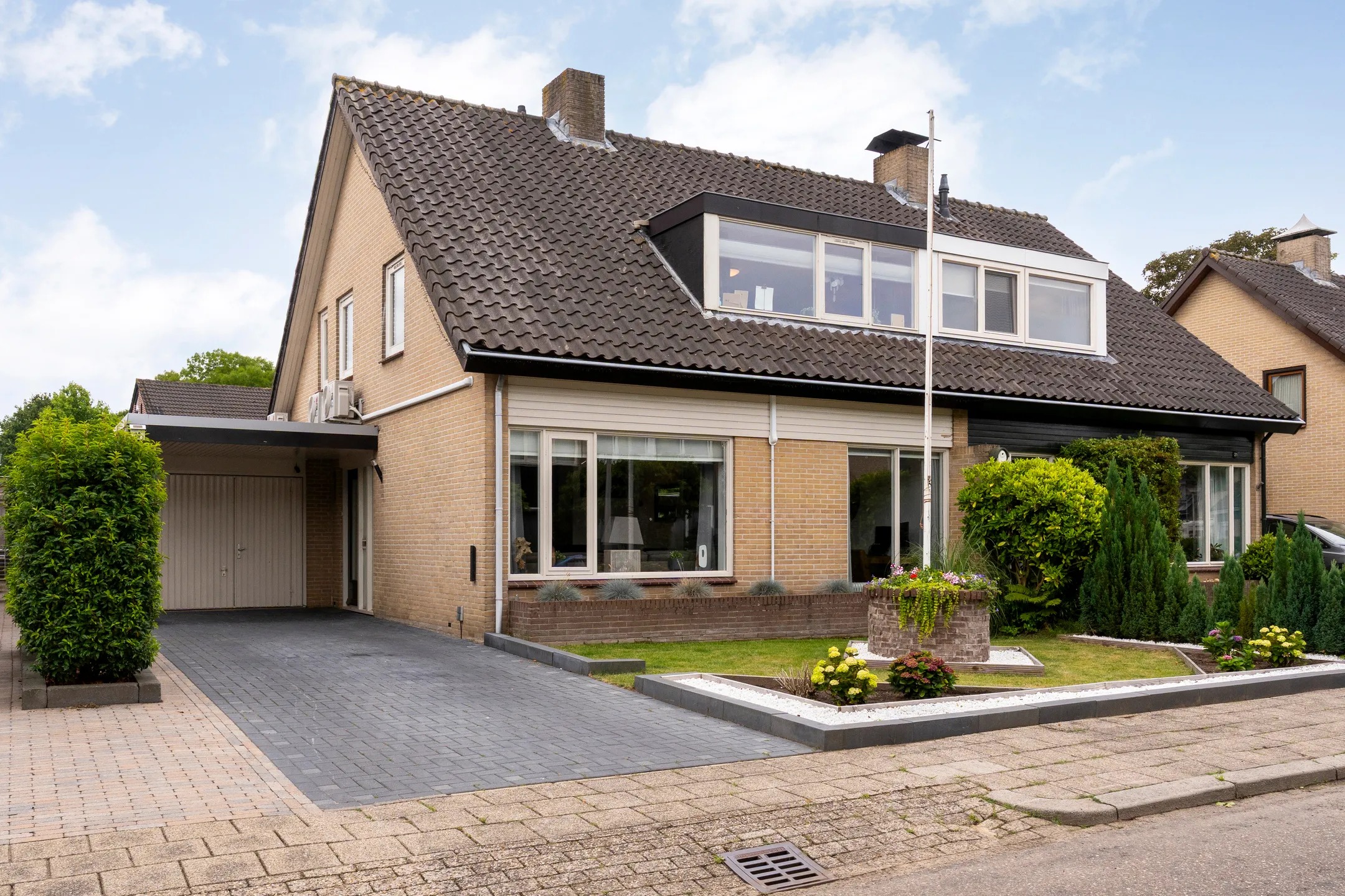 2-onder-1-kapwoning Laarwoud 23 in Almelo