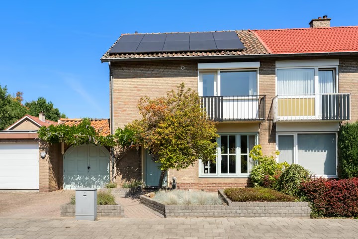 2-onder-1-kapwoning Arnold van Steinstraat 1 in Born