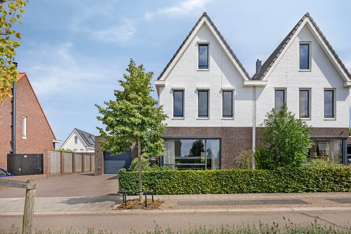 Eengezinswoning, geschakelde 2-onder-1-kapwoning Nieuwenhove 13 in Kruiningen