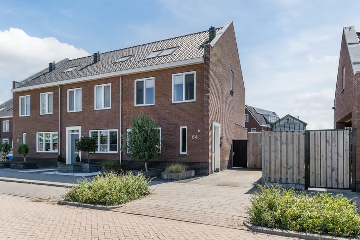 Hoekwoning Sportlaan 64 in Almkerk