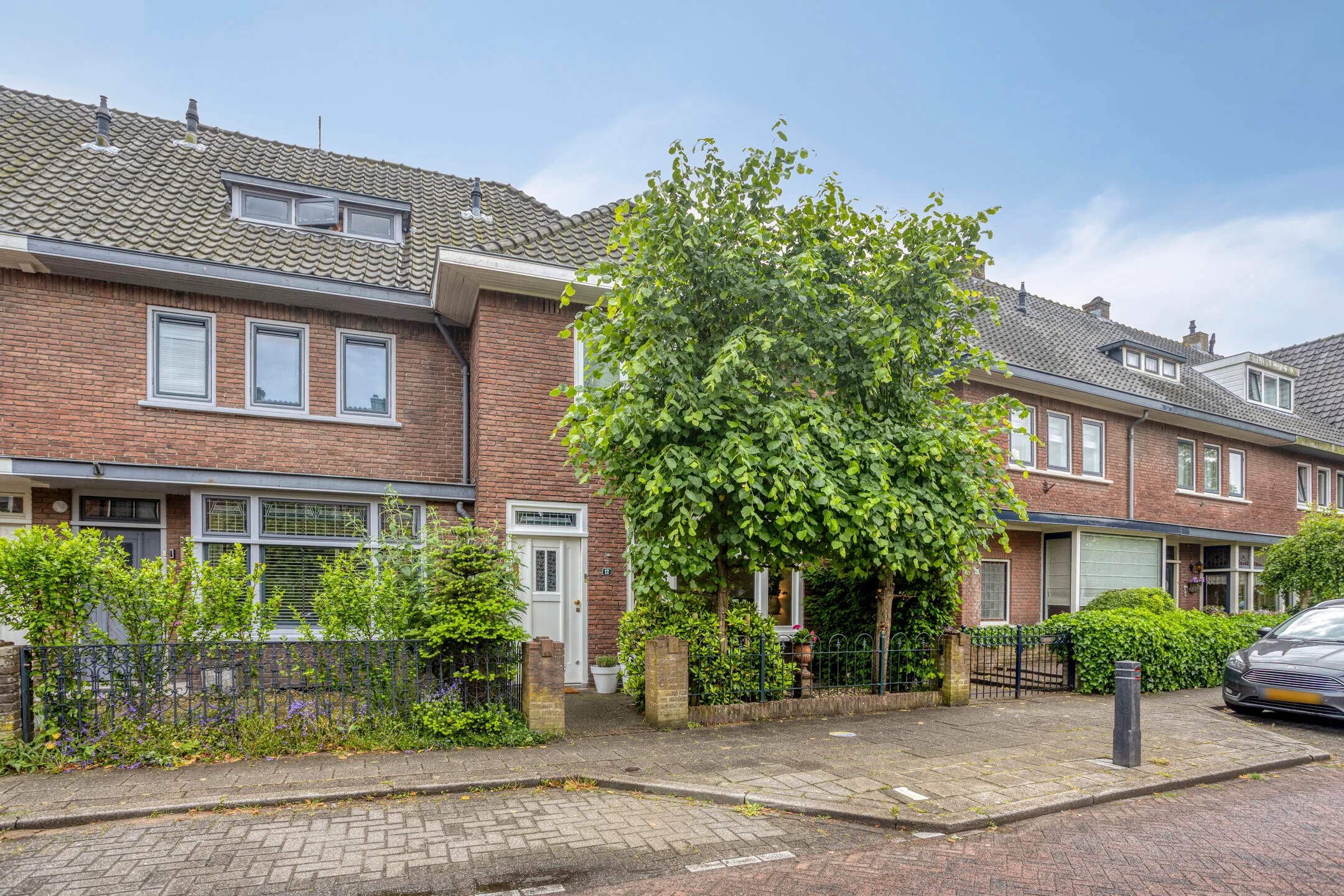 Hoekwoning Prins Bernhardstraat 12 in Hillegom