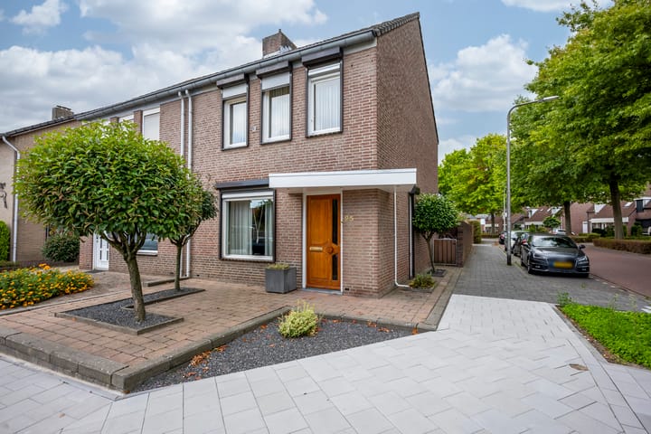Eengezinswoning, 2-onder-1-kapwoning Pleinstraat 25 in Kerkrade