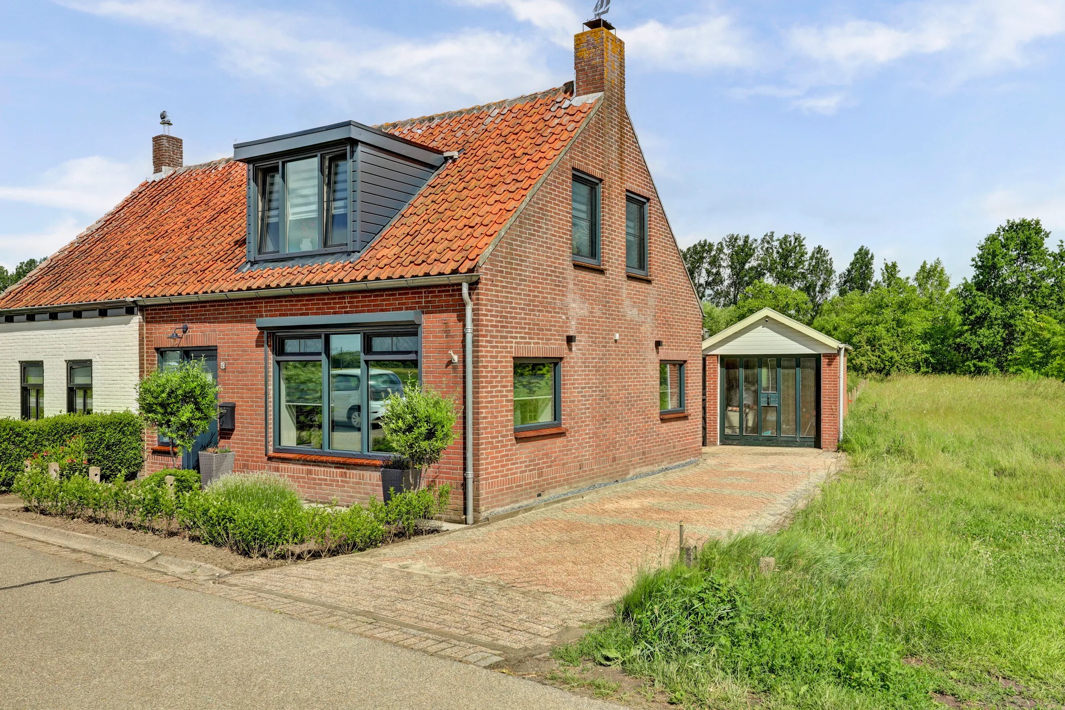 2-onder-1-kapwoning Nieuwe Rijksweg 43 in 's-Heer Arendskerke