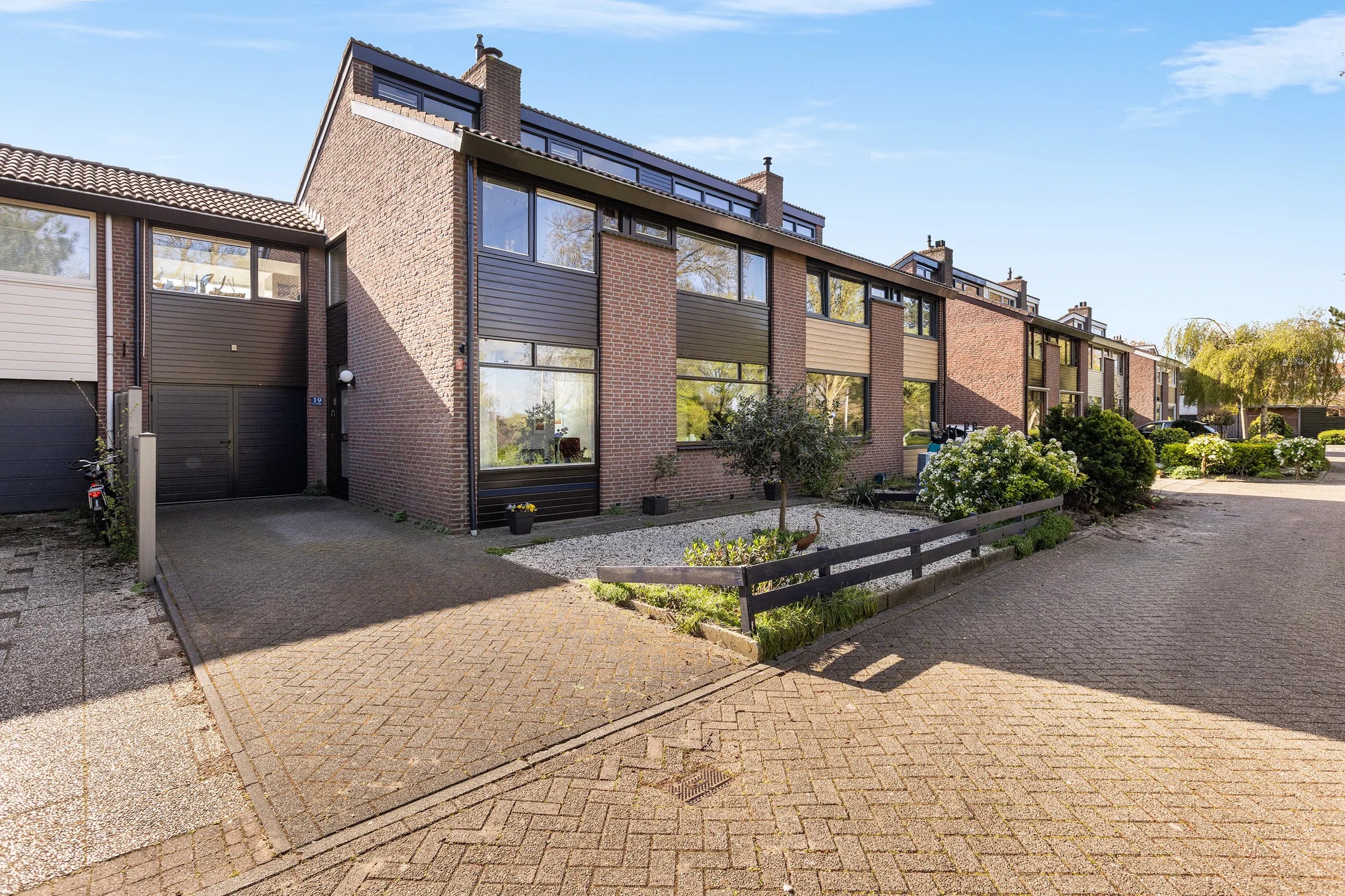 Geschakelde 2-onder-1-kapwoning Kamerlingh Onnesdreef 19 in Maassluis