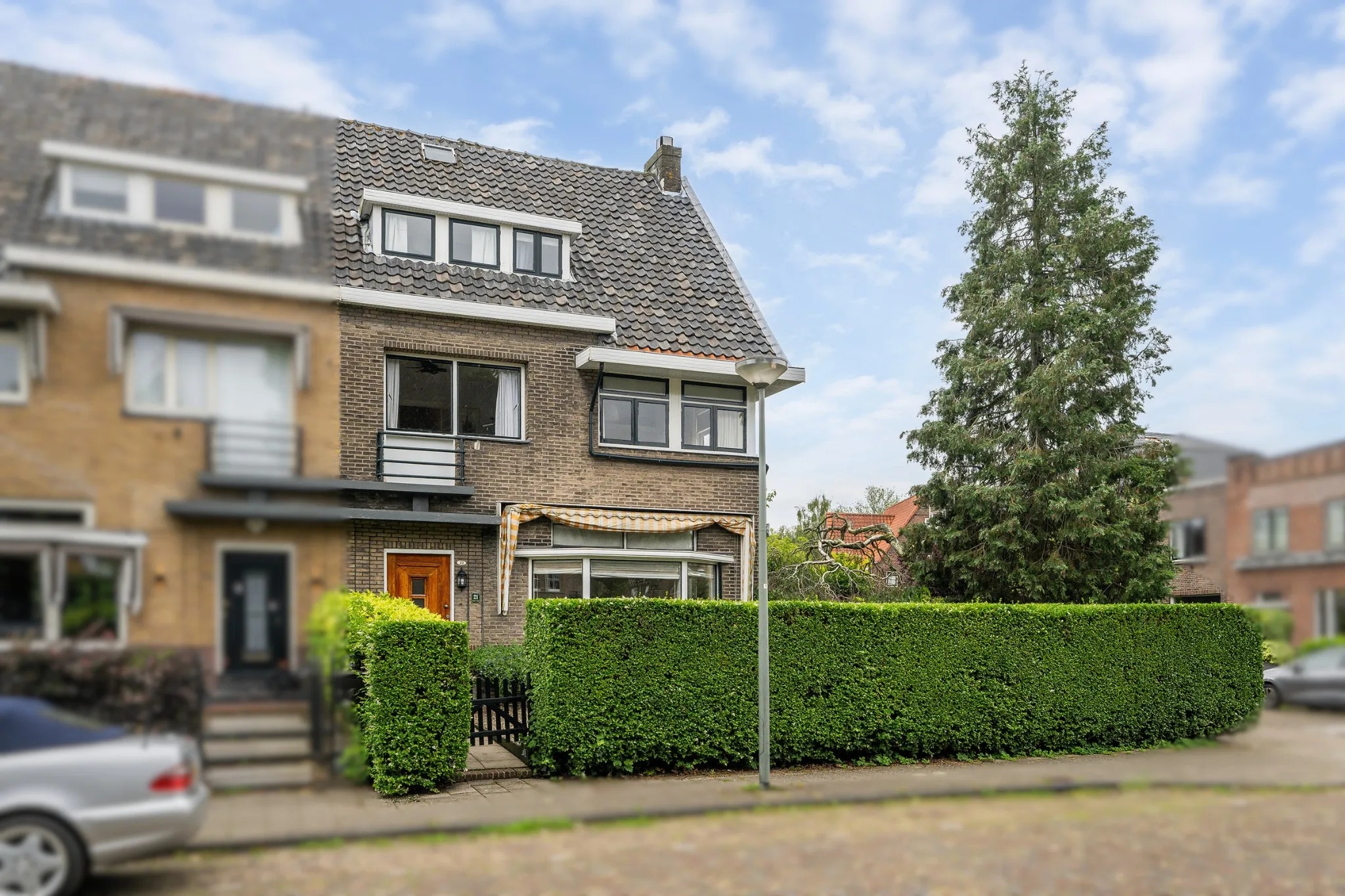 2-onder-1-kapwoning Anna van Burenstraat 21 in Schiedam