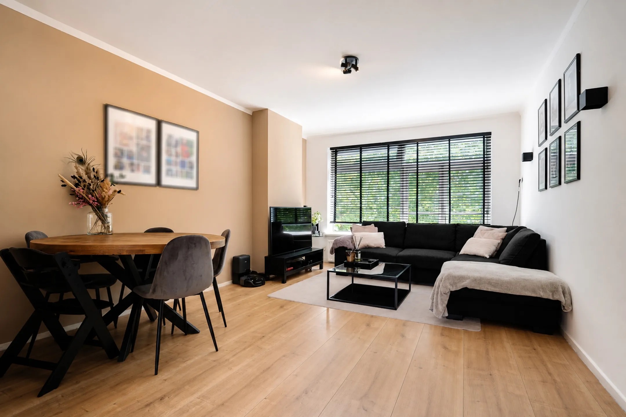 Portiekflat Wolweversgaarde 833 in Den Haag