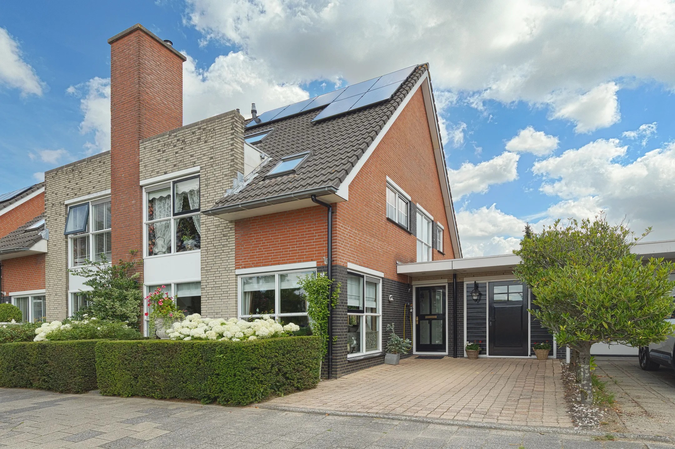 Geschakelde 2-onder-1-kapwoning Helfrichstraat 7 in Barendrecht