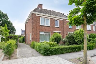 Eengezinswoning, hoekwoning Mgr. Zwijsenstraat 10 in Schijndel