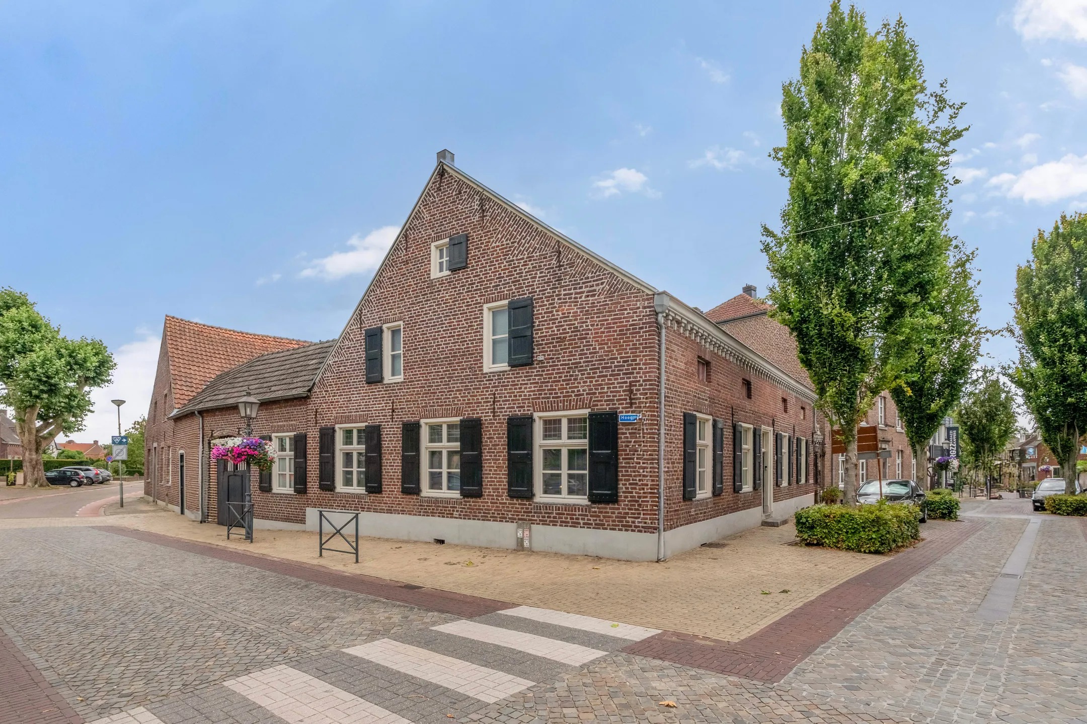 Hoekwoning Grotestraat 1 in Baarlo