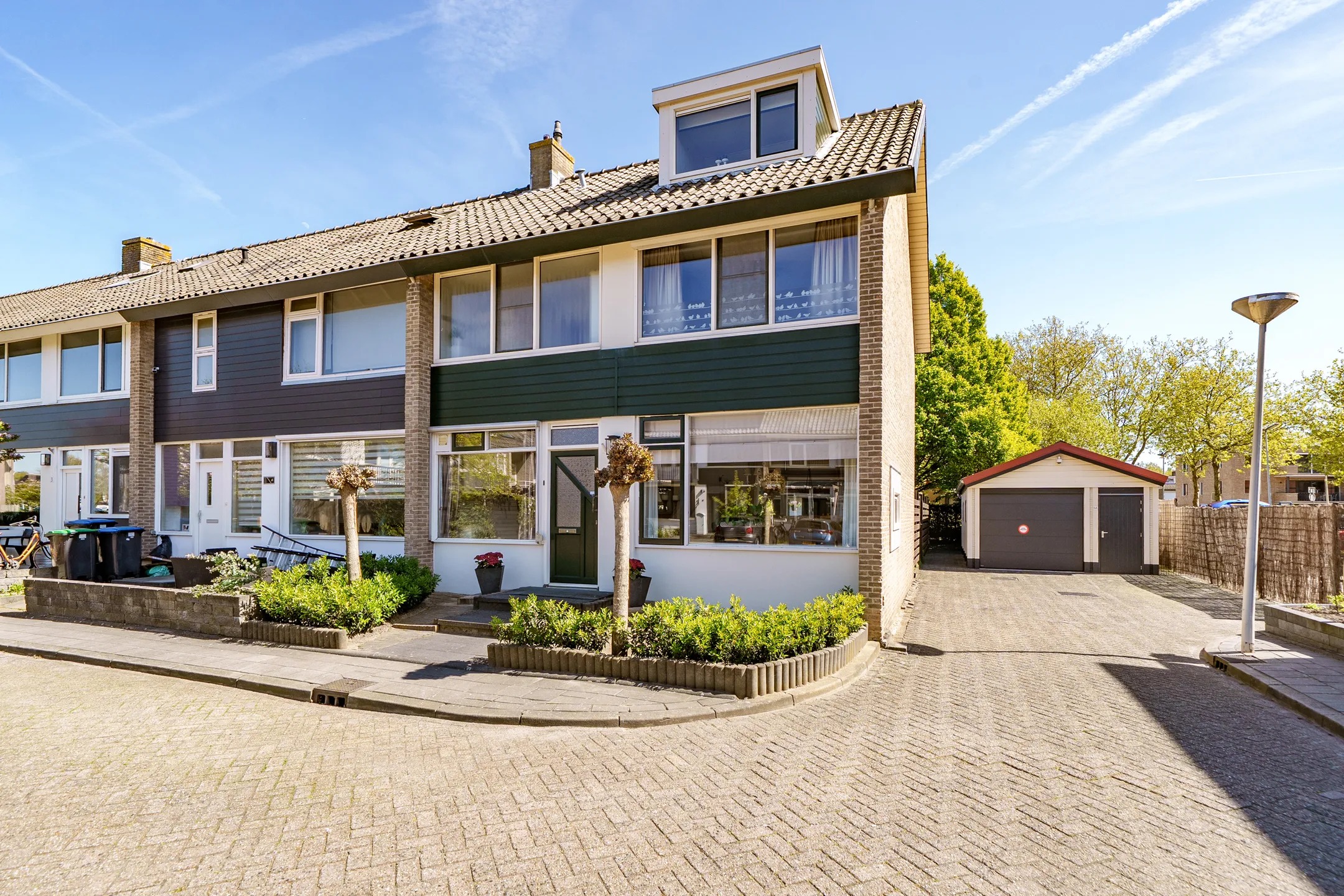 Hoekwoning (hofjeswoning) 't Weerom 5 in Barendrecht