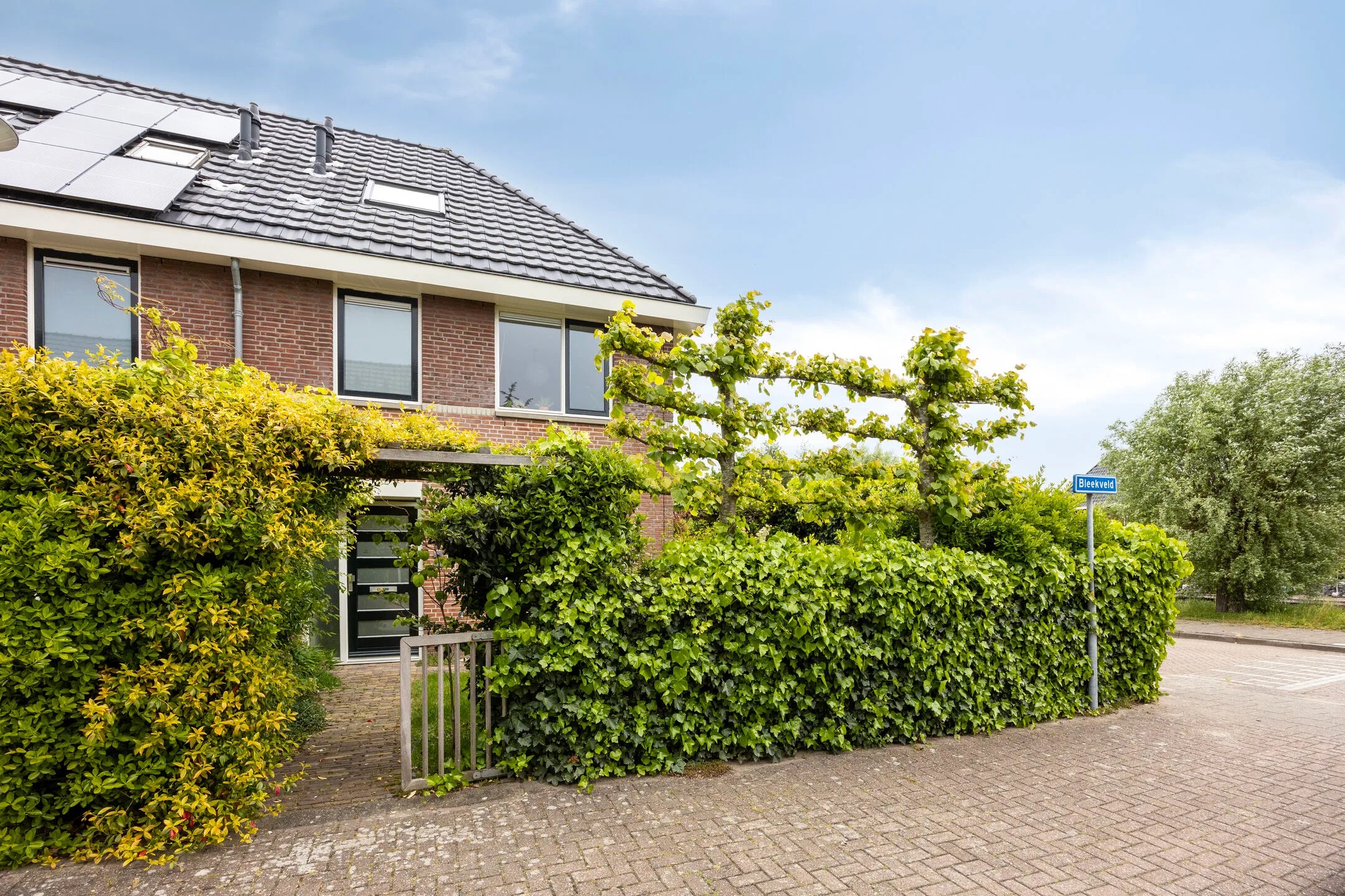 Hoekwoning Bleekveld 2 in Den Hoorn