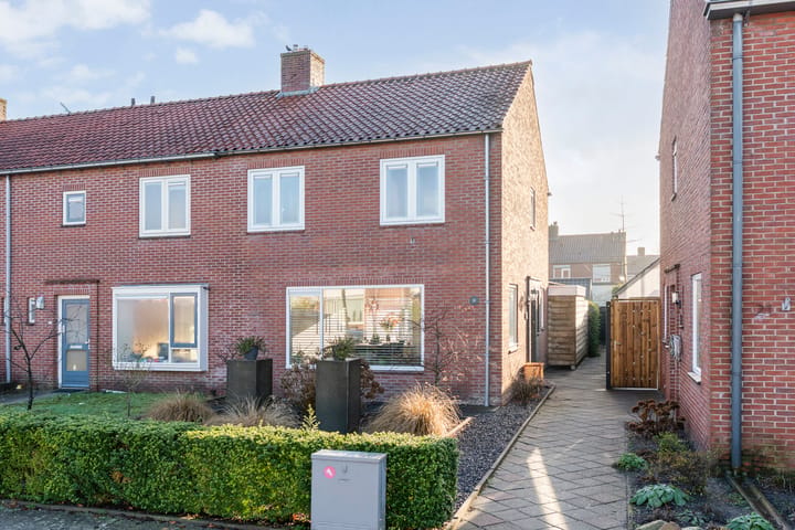 Hoekwoning Monumentstraat 19 in Raalte