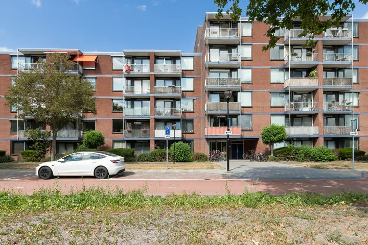 Galerijflat Burgemeester de Raadtsingel 121 in Dordrecht