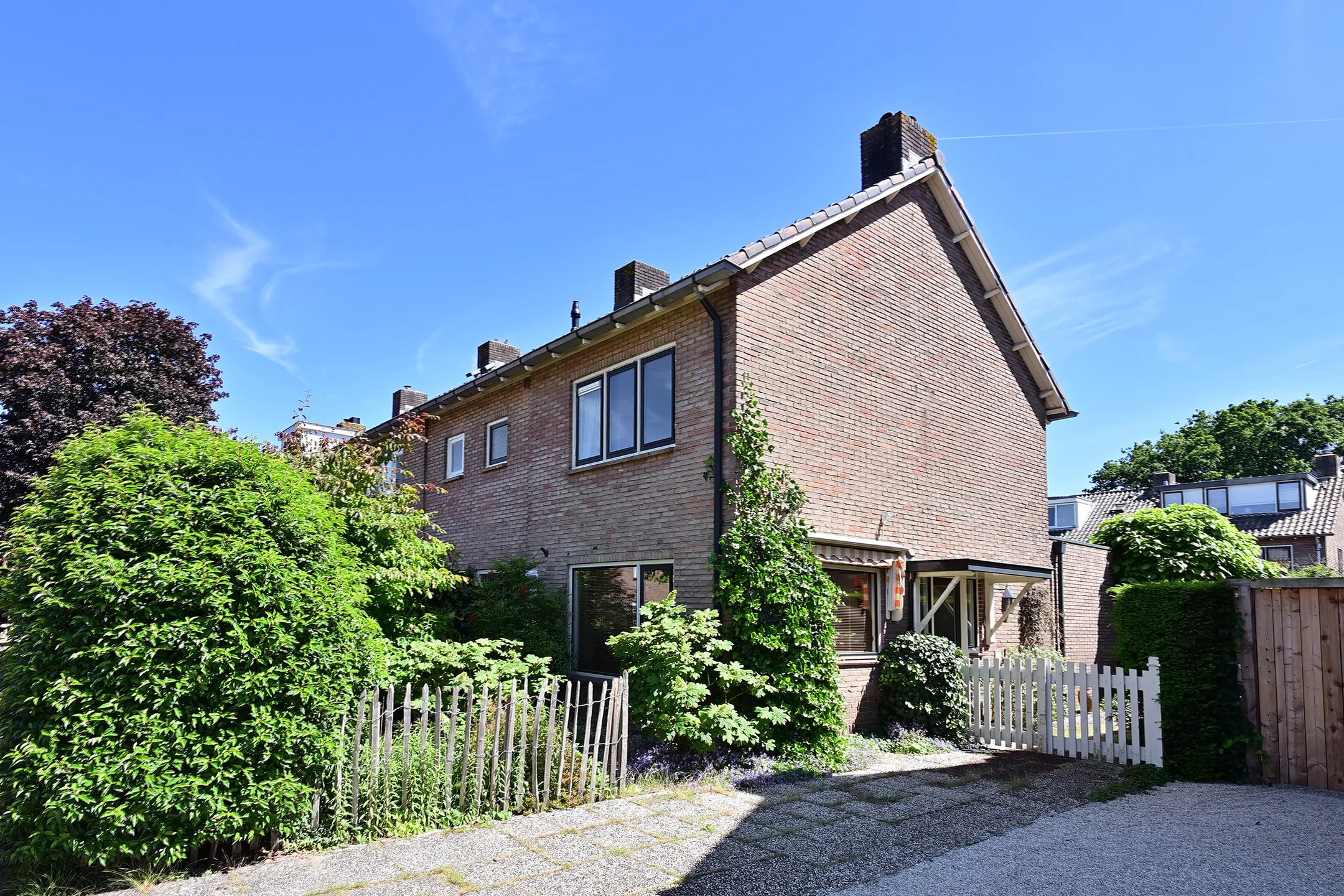 Hoekwoning Teunenmijns 17 in Laren