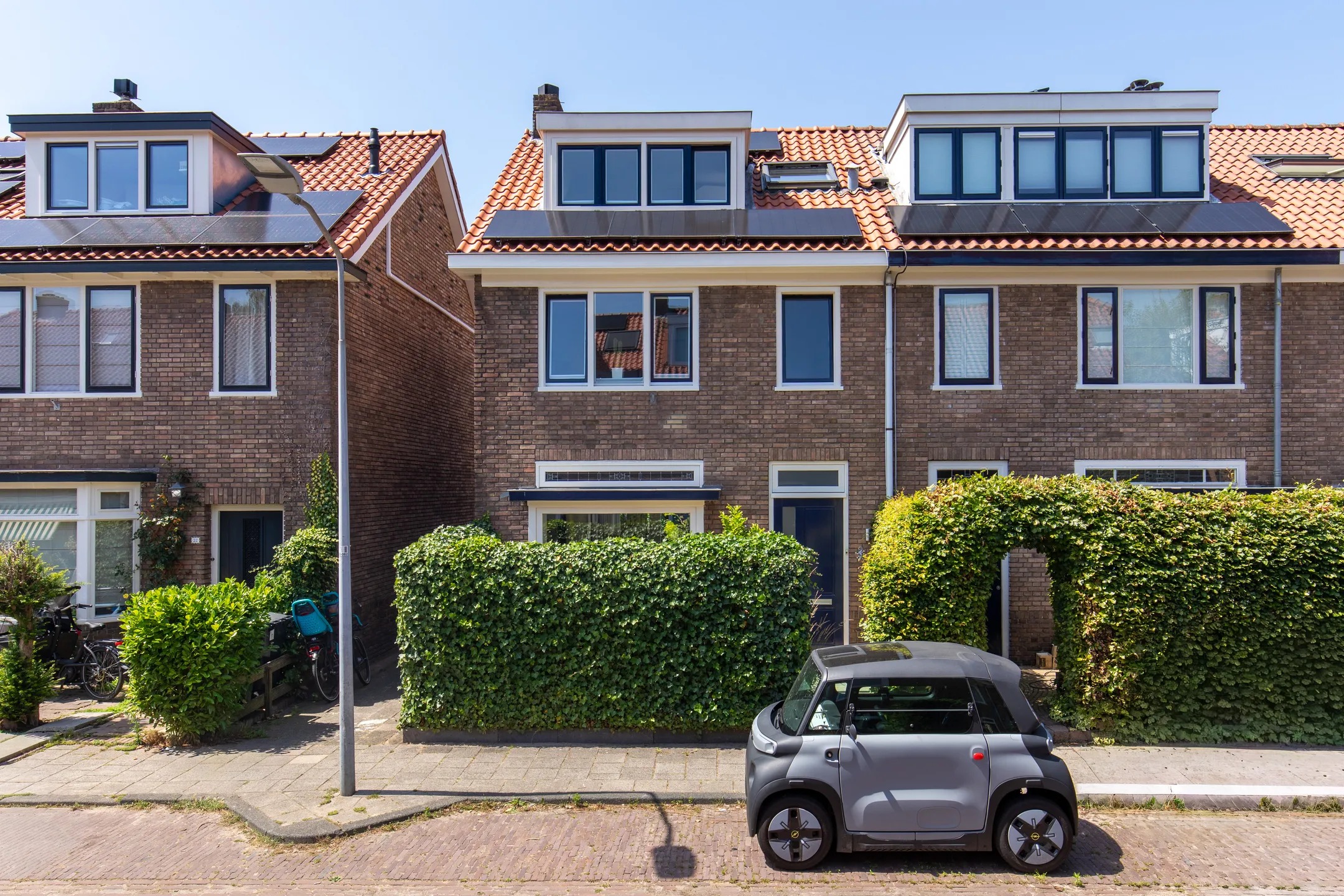 Hoekwoning Professor Van der Waalsstraat 30 in Haarlem