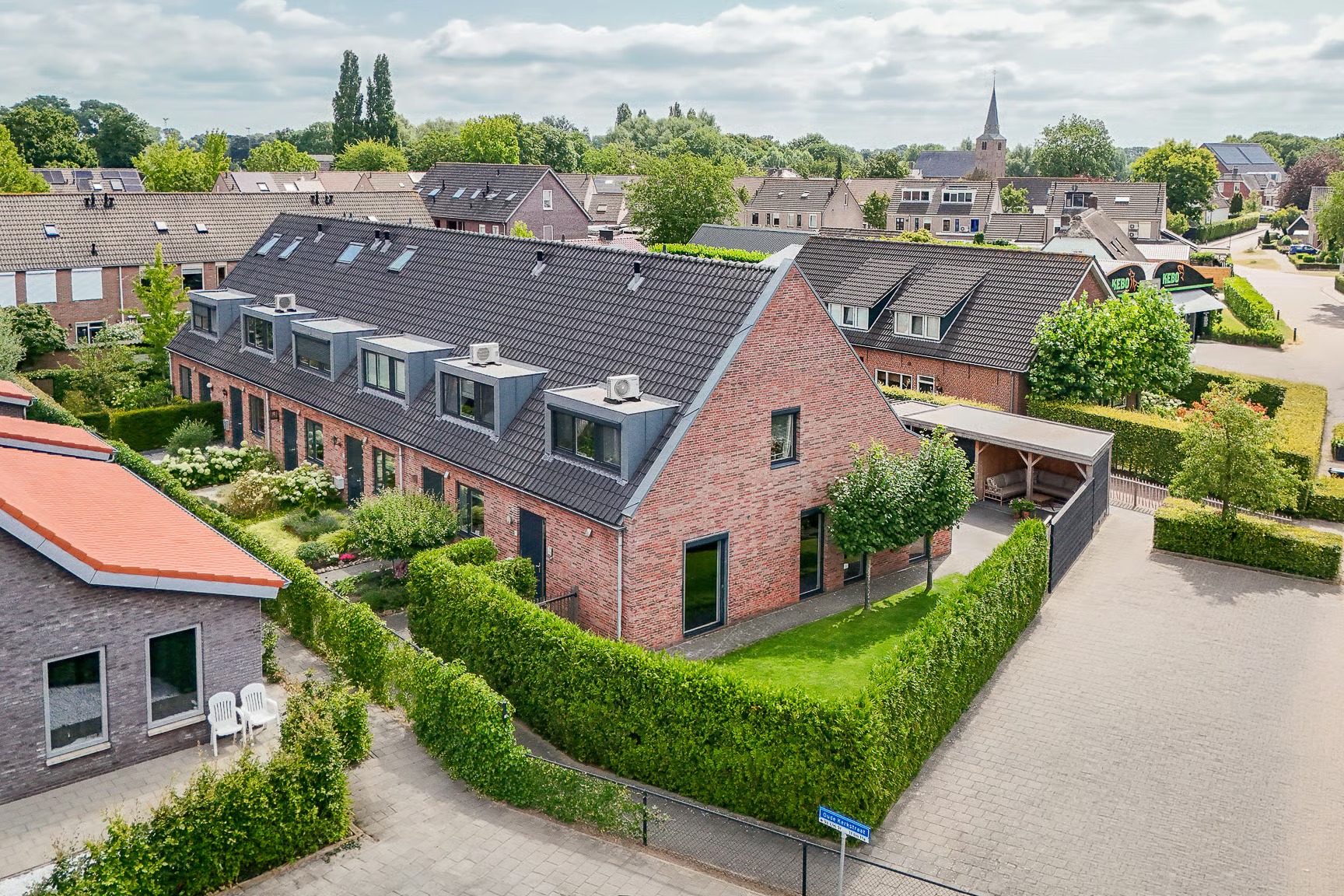 Hoekwoning Oude Kerkstraat 11 in Wijk en Aalburg