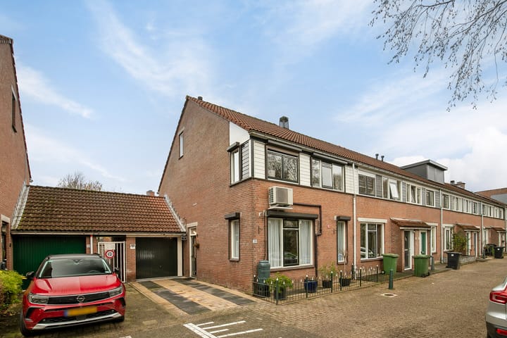 Hoekwoning Bolnesservliet 28 in Rotterdam