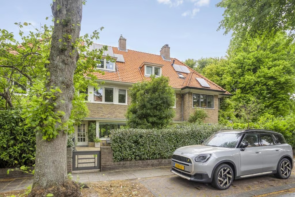 Tussenwoning Ernst Casimirlaan 81 in Overveen