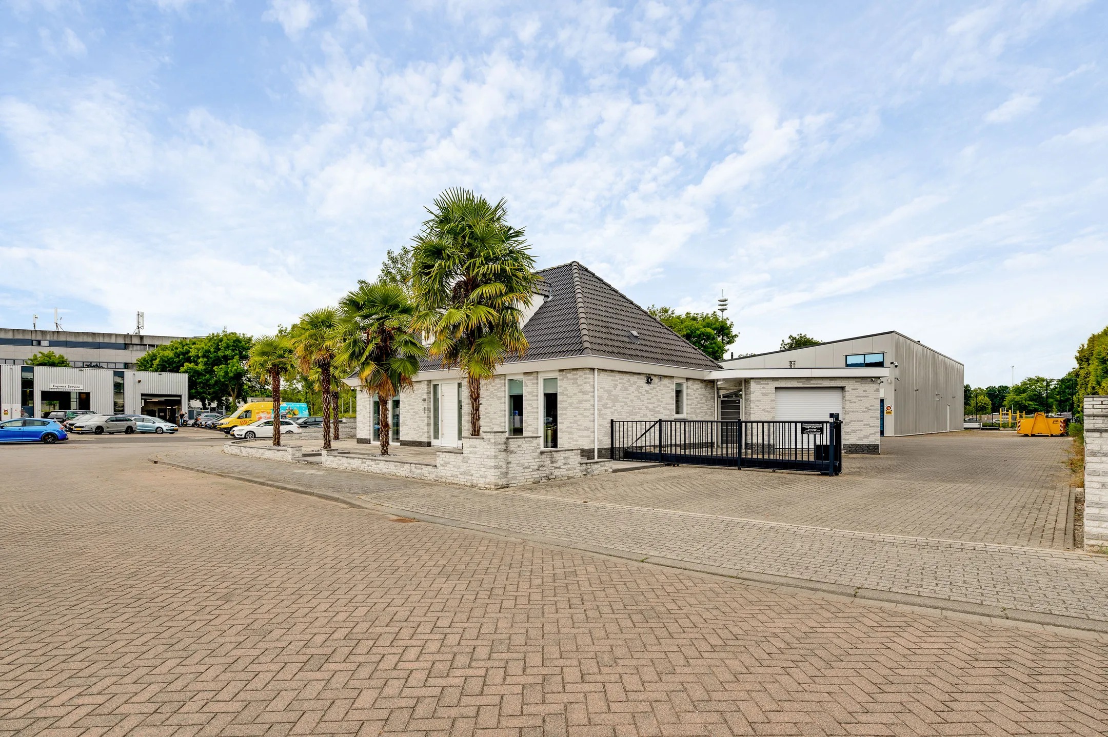Vrijstaande woning (bedrijfs- of dienstwoning) Oosthoven 1 in Roermond