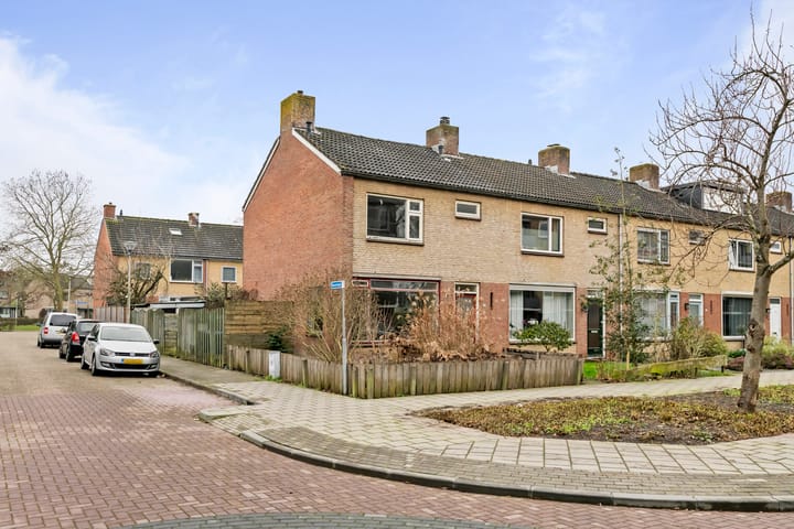 Hoekwoning Dr. Dreeslaan 15 in Arkel
