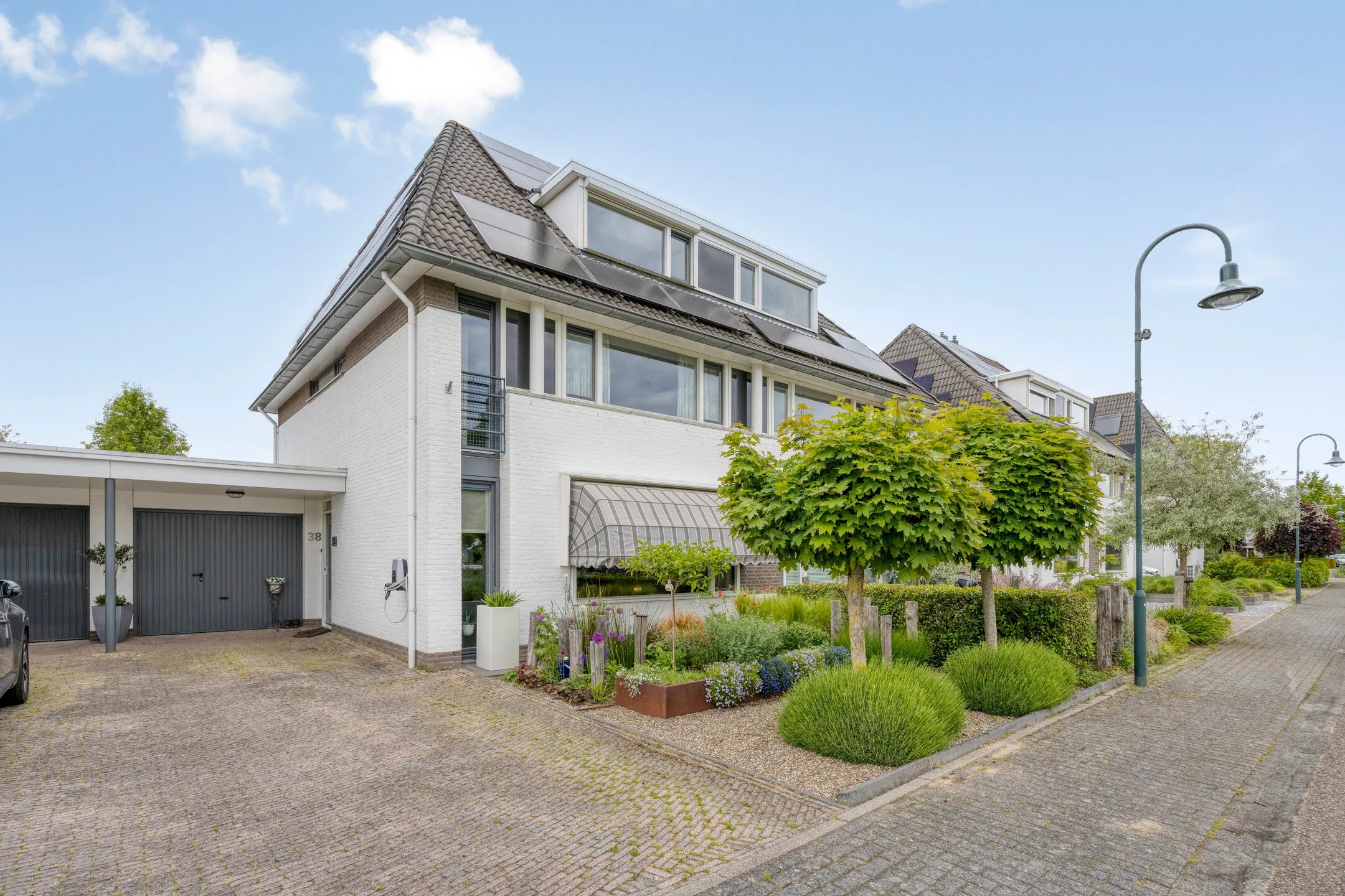 Geschakelde 2-onder-1-kapwoning Zonnedauwsingel 38 in Helmond