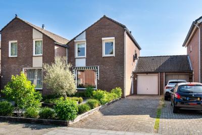Geschakelde 2-onder-1-kapwoning Roerstraat 11 in Maasbracht