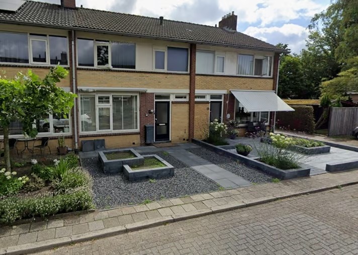 Tussenwoning Paulus Potterstraat 15 in Hardenberg
