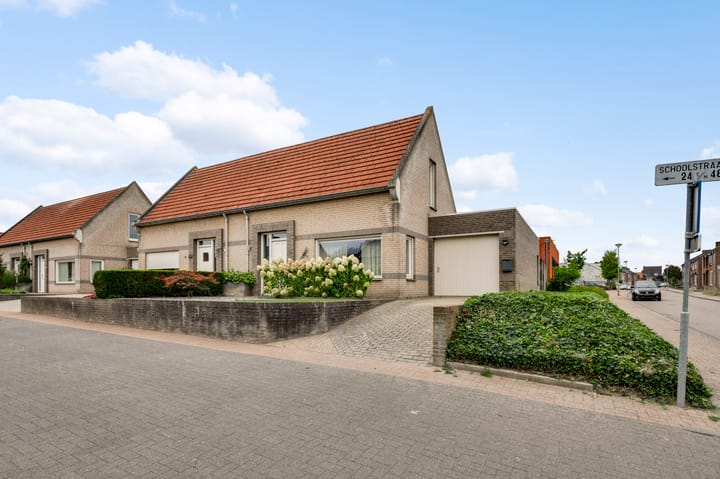 Eengezinswoning, hoekwoning Schoolstraat 48 in Thorn