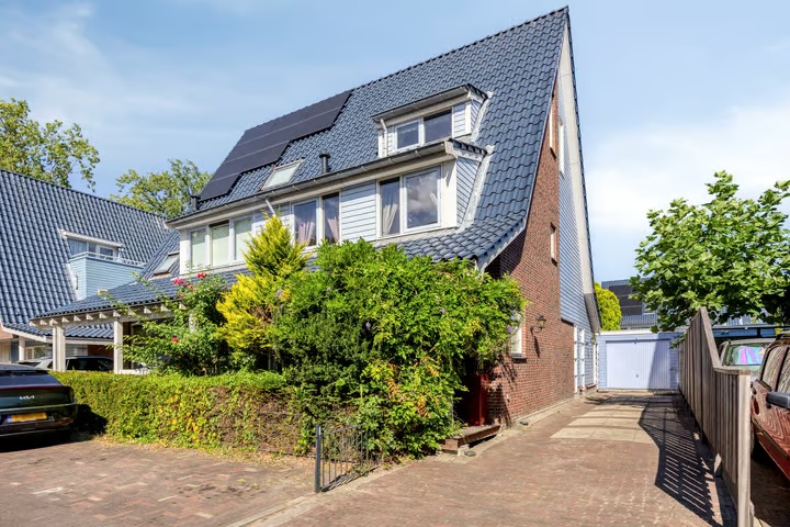 2-onder-1-kapwoning Rijsbes 97 in Den Haag