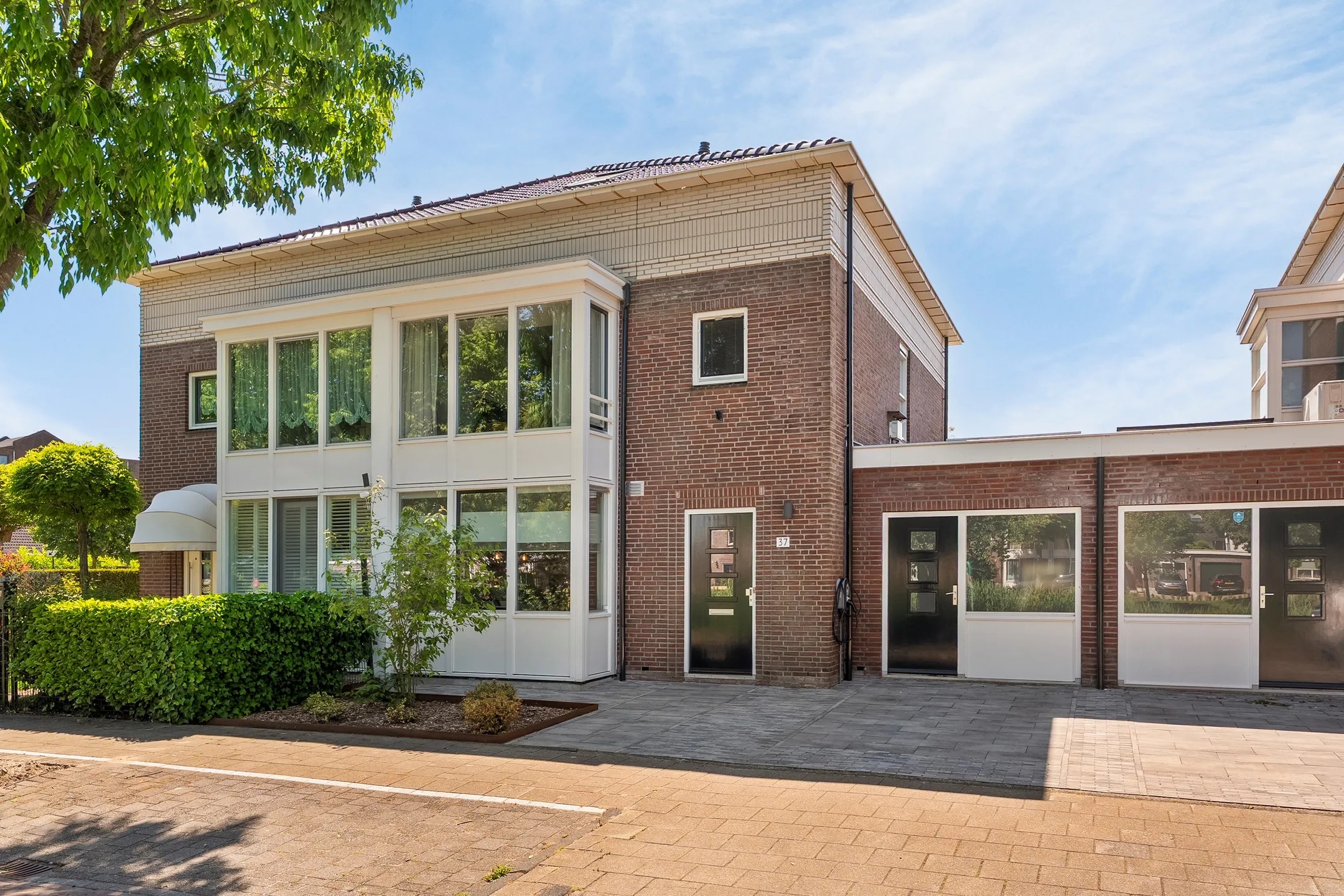 Geschakelde 2-onder-1-kapwoning Meerwedesingel 37 in Barendrecht