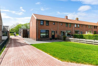 Hoekwoning Munnikevaart 20 in Oostwold