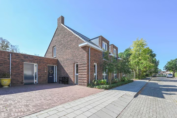 Geschakelde 2-onder-1-kapwoning A Koenestraat 8 in Oudenbosch