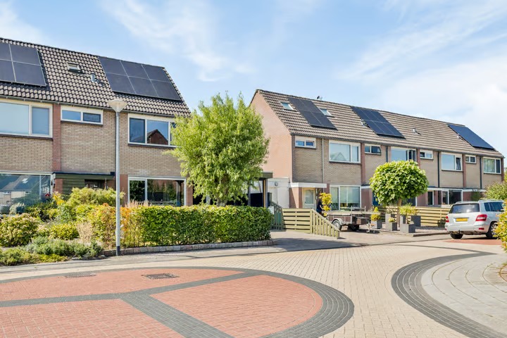 Hoekwoning De Sluis 45 in Leek