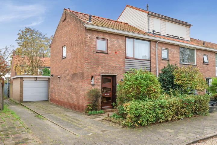 Eengezinswoning, hoekwoning Hasebroekstraat 26 in Heemskerk