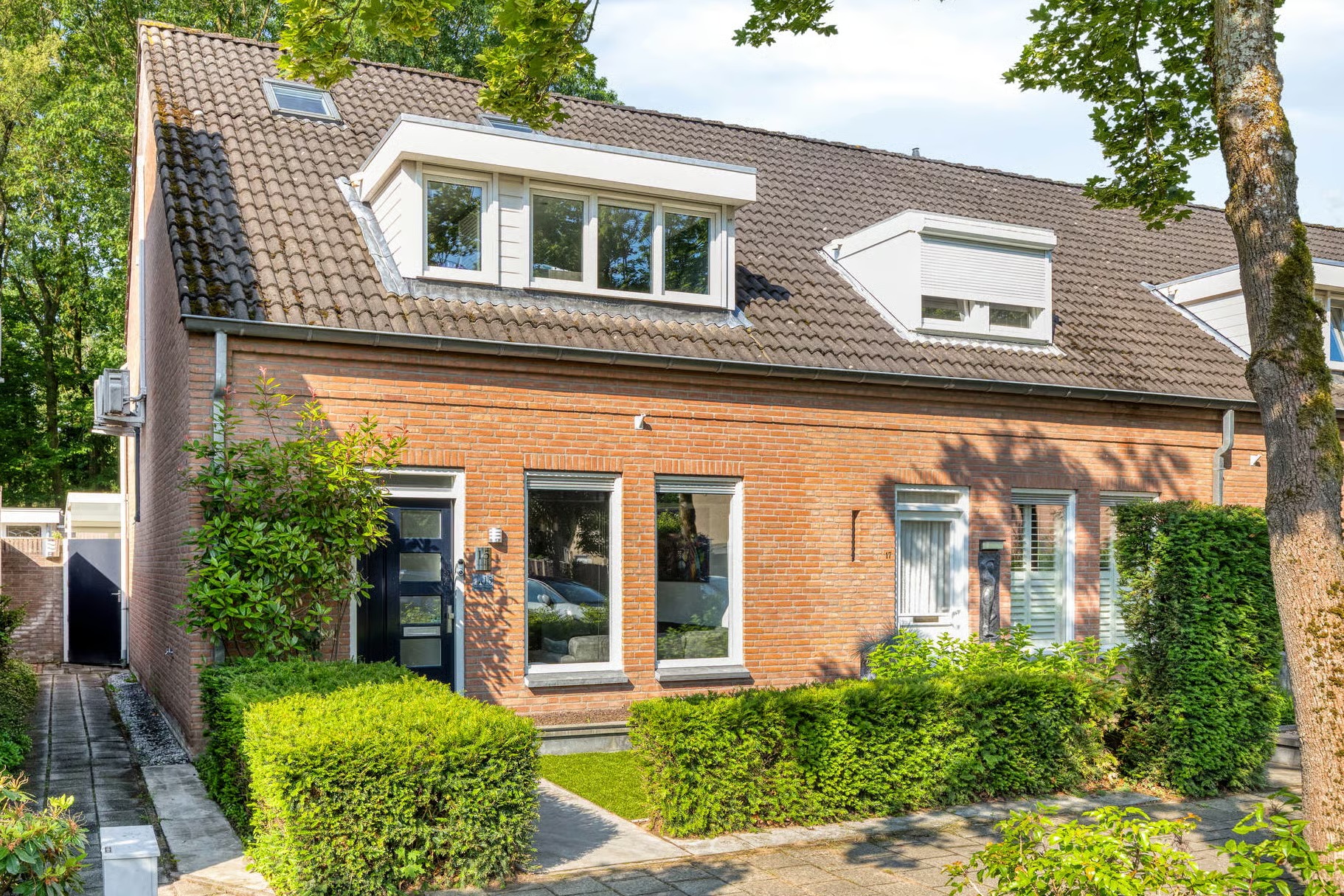 Hoekwoning Looierwei 15 in Valkenswaard