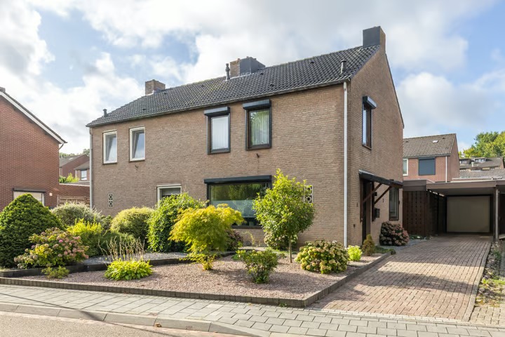 2-onder-1-kapwoning Kanariestraat 6 in Eys