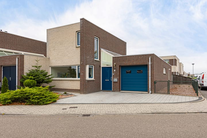 Eengezinswoning, geschakelde woning Engelenboom 2 in Horn