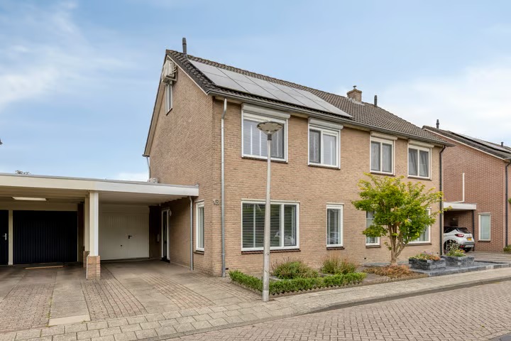 2-onder-1-kapwoning Anna Reynvaanlanden 13 in Enschede