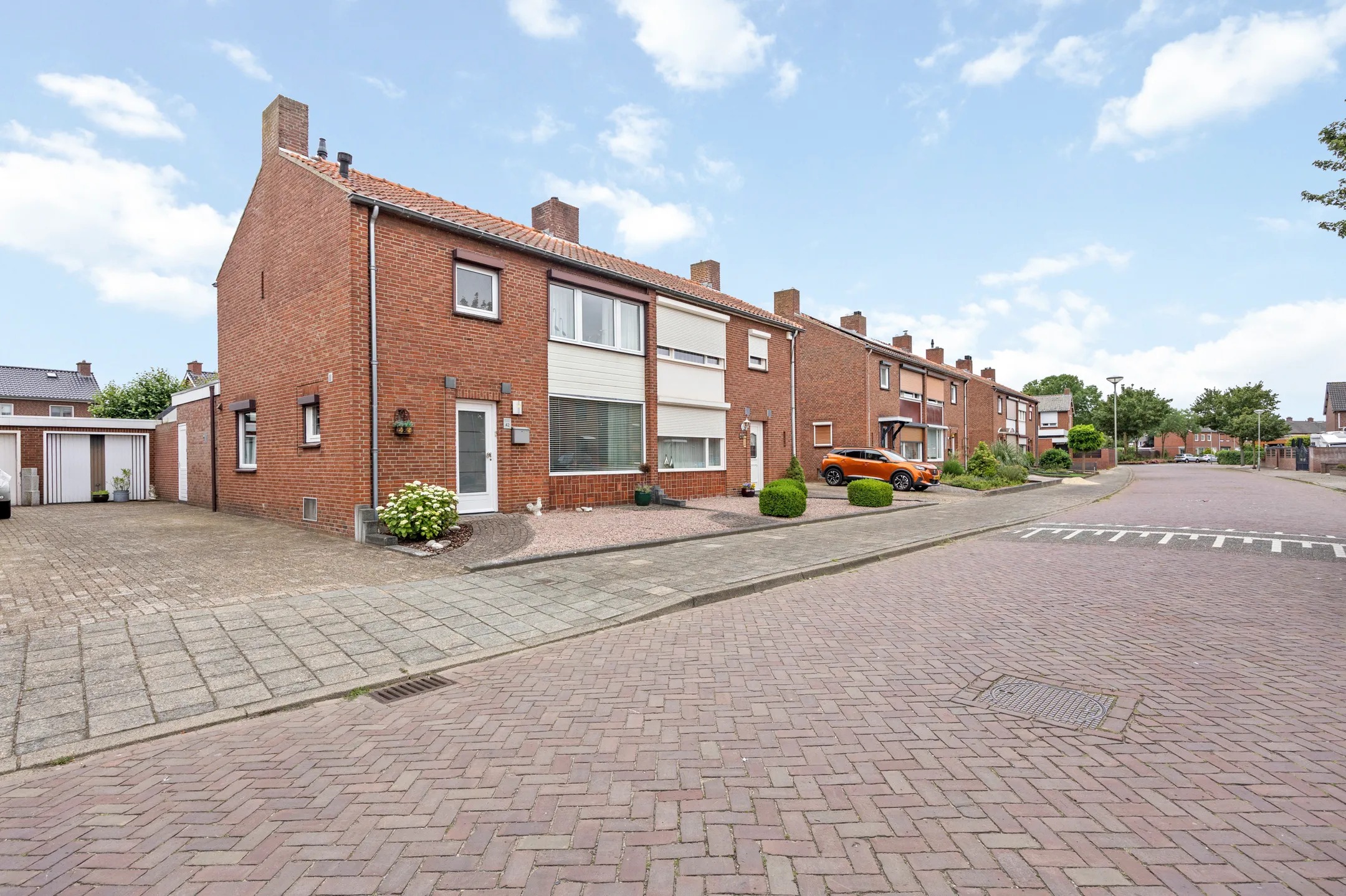 2-onder-1-kapwoning Rozenstraat 42 in Echt