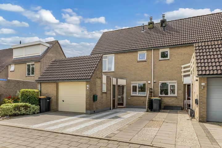 Hoekwoning Makkumstraat 28 in Emmeloord